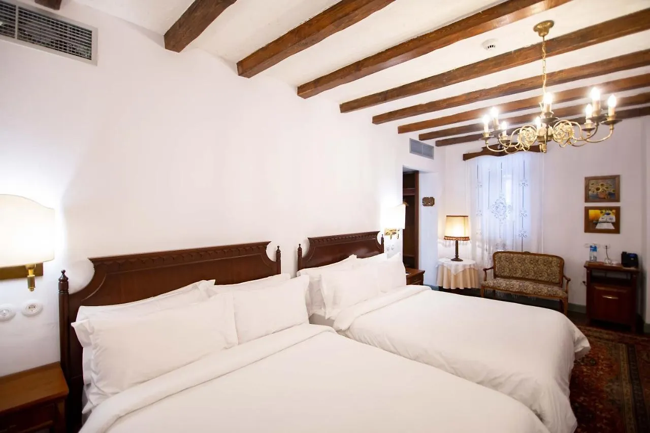 Vila Ebel Hotel Pool & Spa Korce 5*,
