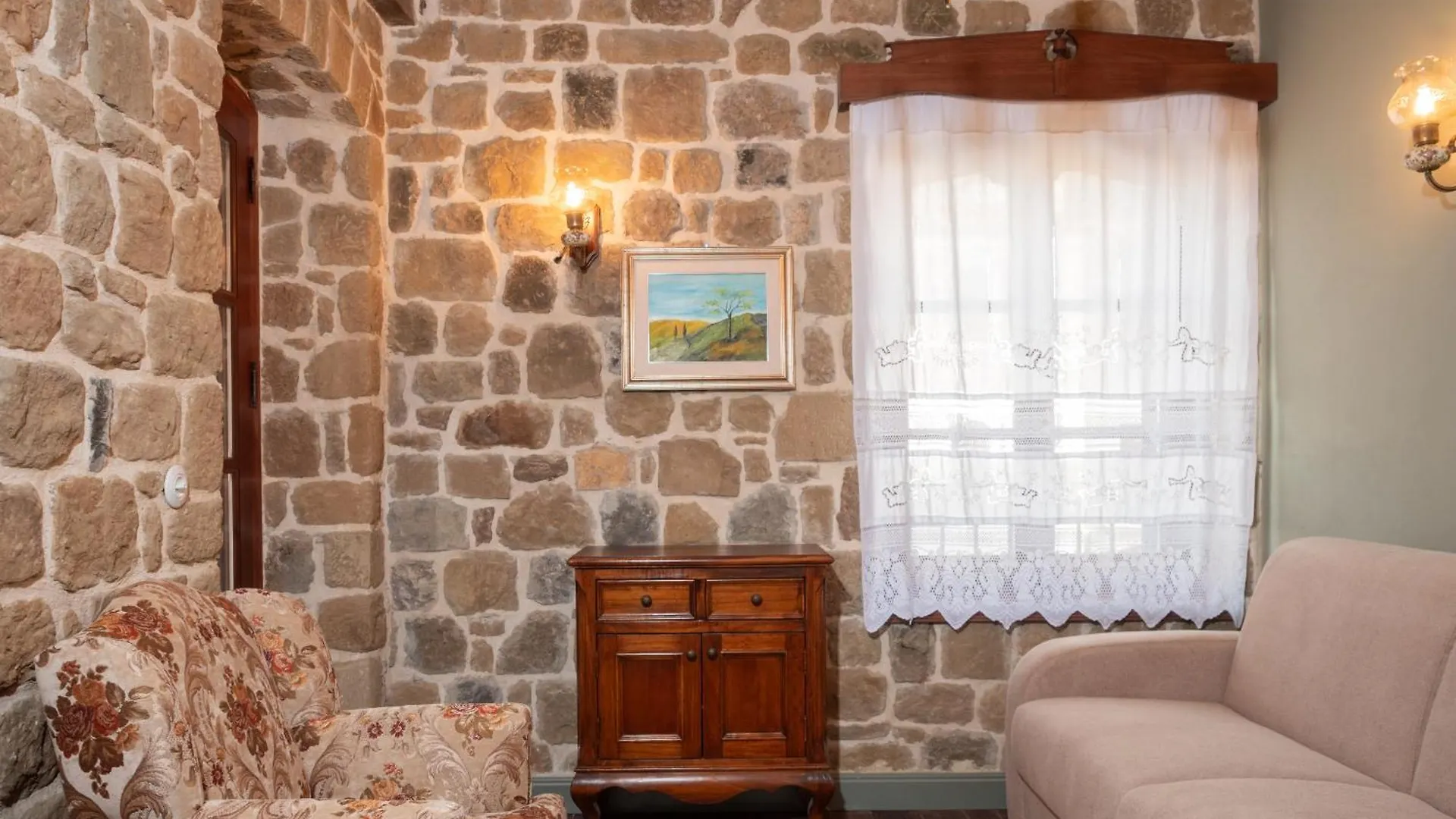 Vila Ebel Hotel Pool & Spa Korce