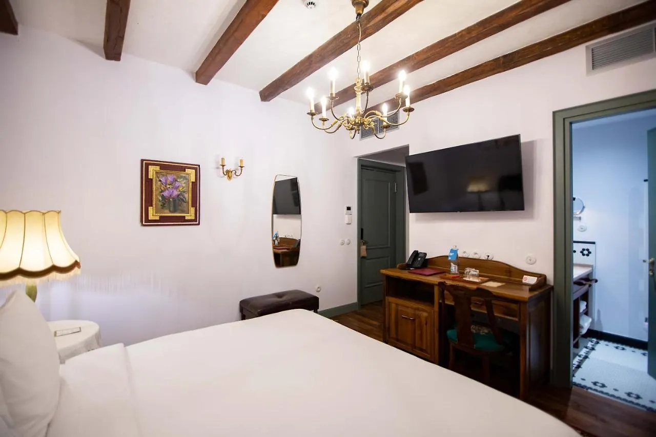 Vila Ebel Hotel Pool & Spa Korce