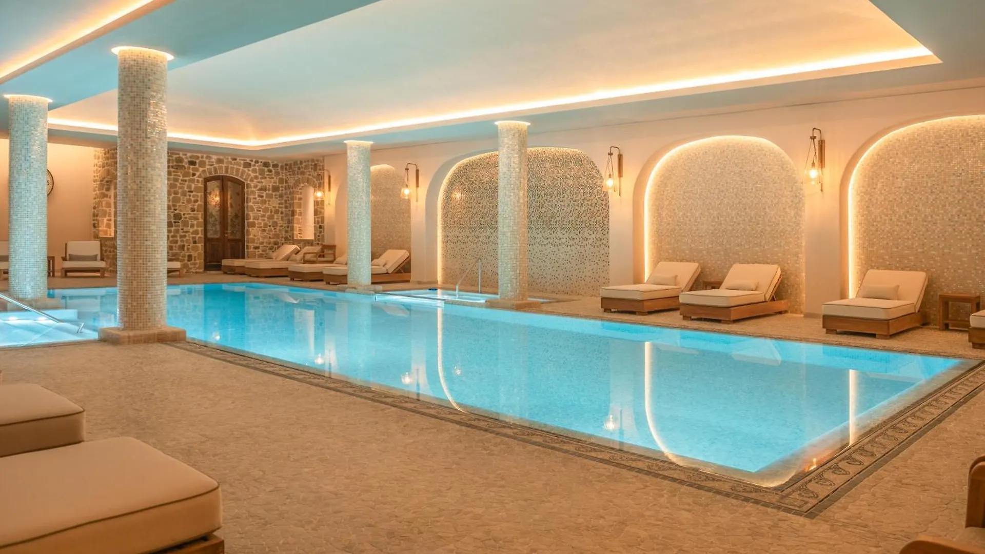 Vila Ebel Hotel Pool & Spa Korce
