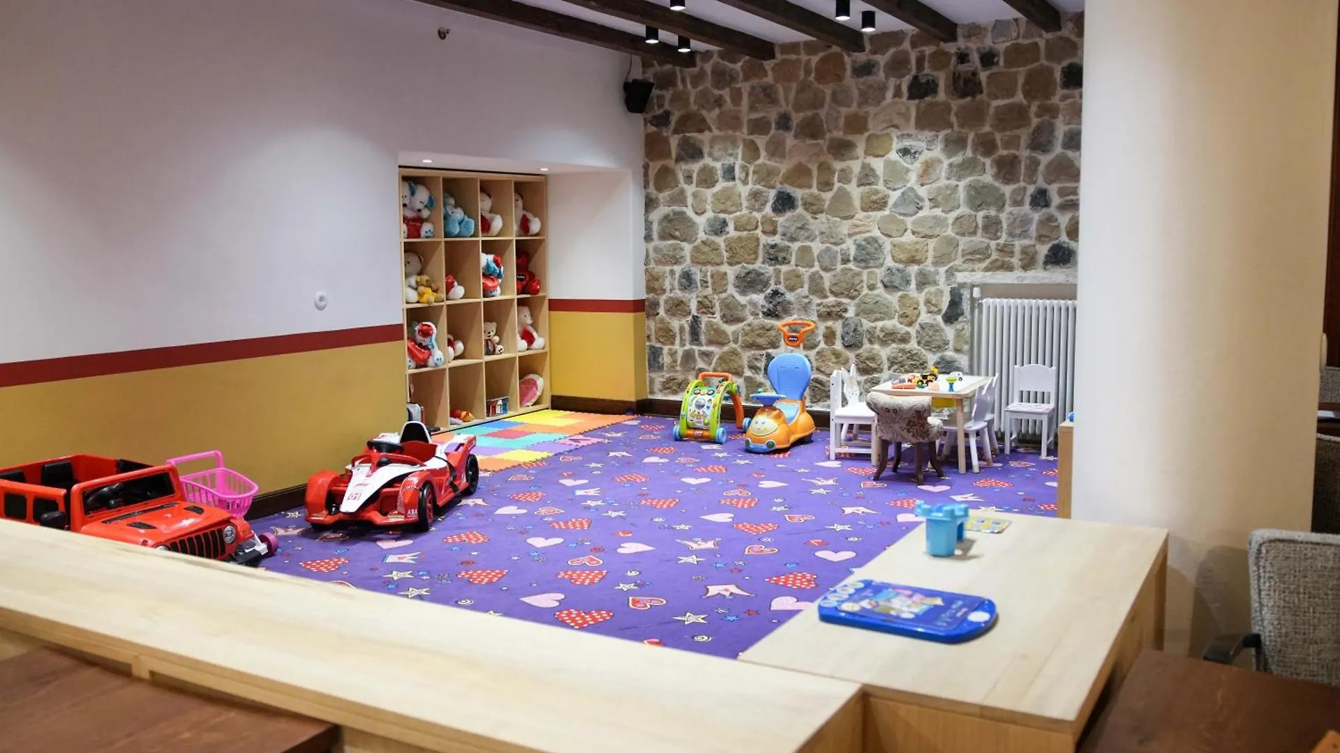 Vila Ebel Hotel Pool & Spa Korce